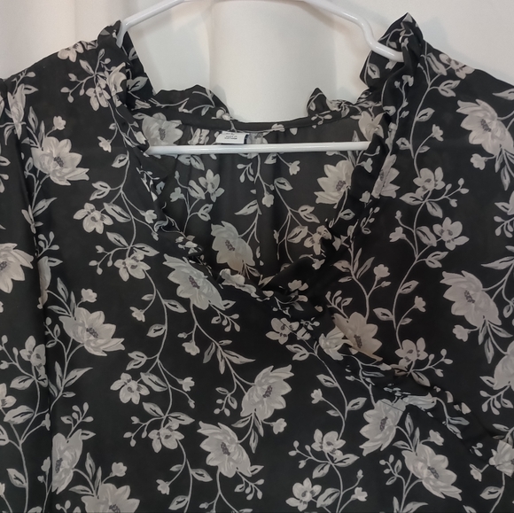 Old Navy Dark Cottage Top Medium Black Floral Ruffle Peasant Bohemian - Picture 2 of 10